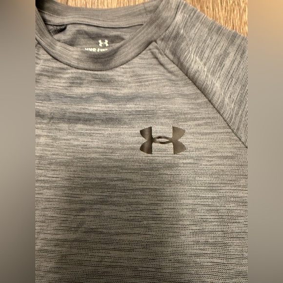 Under Armour Boys Gray Loose Dry Fit T Shirt Size YXS - Picture 2 of 5
